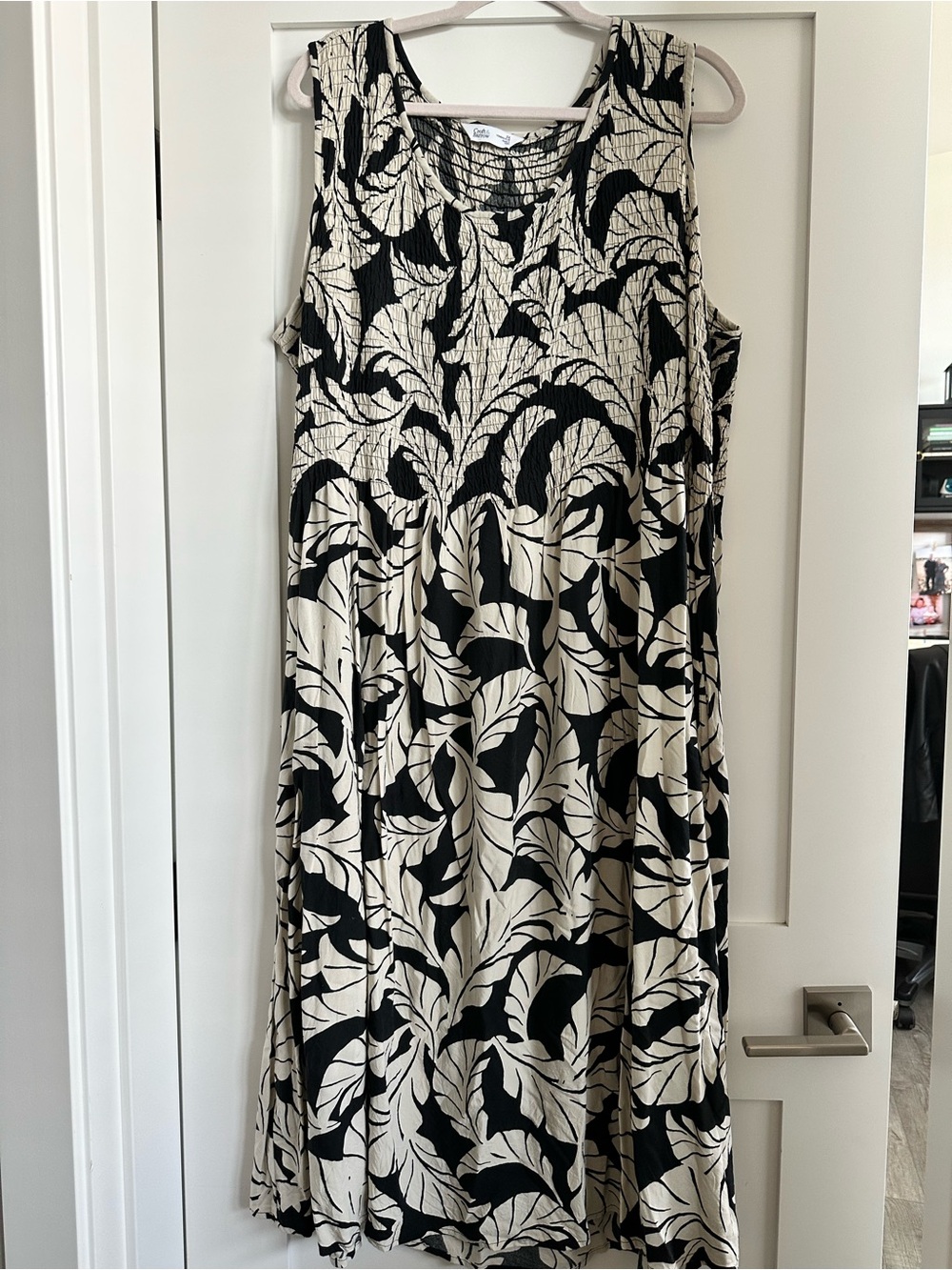 croft & barrow Black & Cream Leaf-Print dress